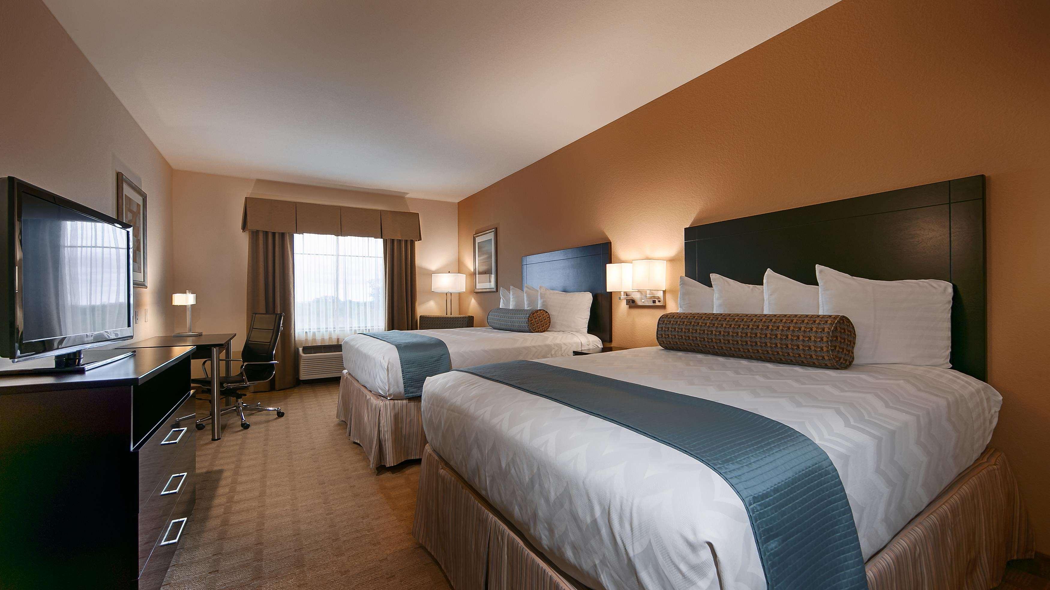 Best Western Plus Lytle Inn And Suites Exterior photo