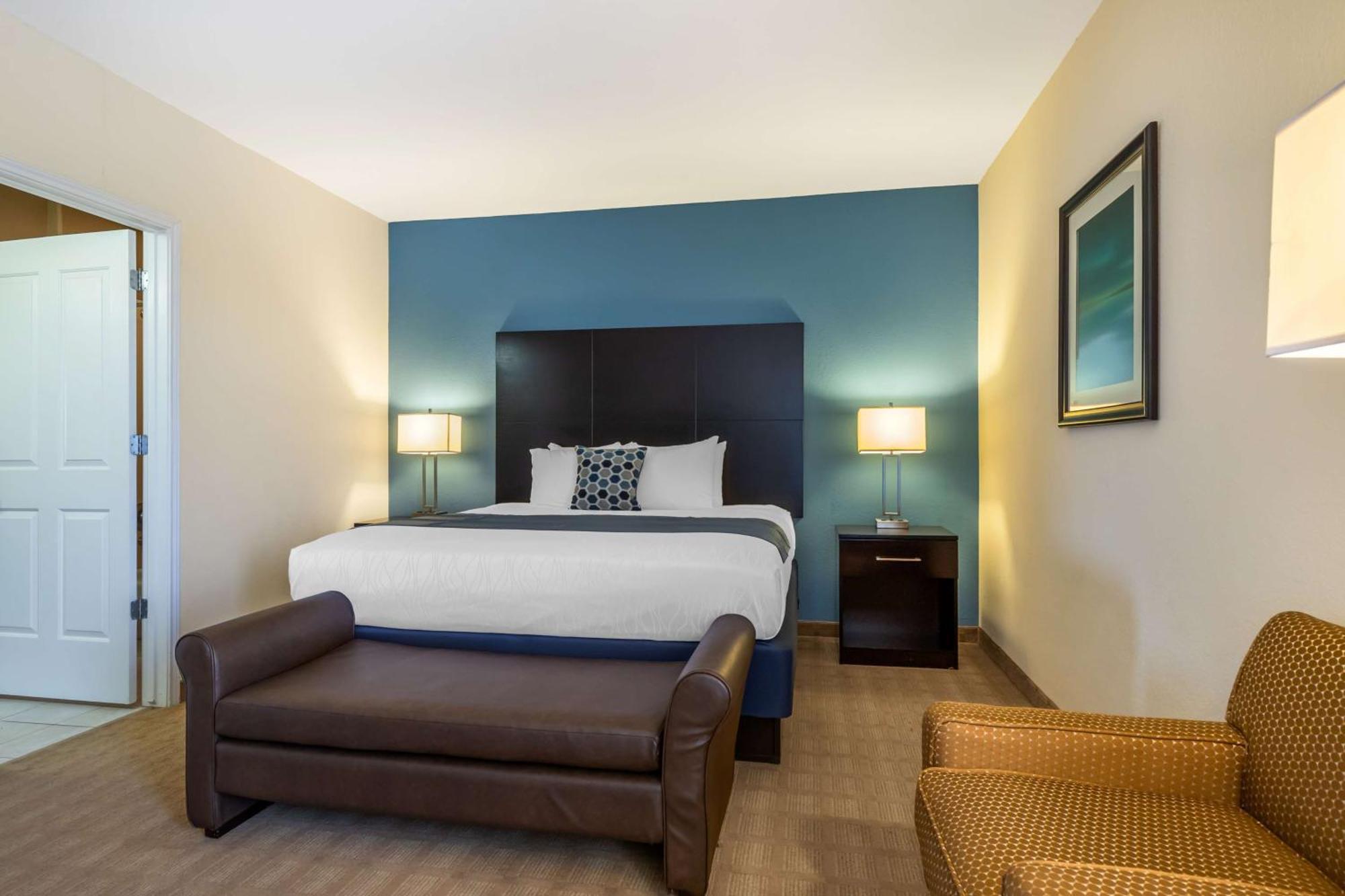 Best Western Plus Lytle Inn And Suites Exterior photo