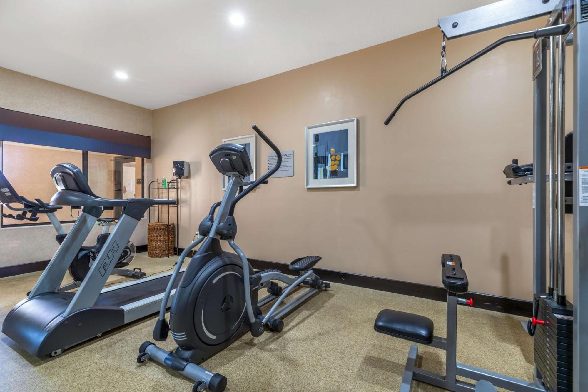 Best Western Plus Lytle Inn And Suites Exterior photo
