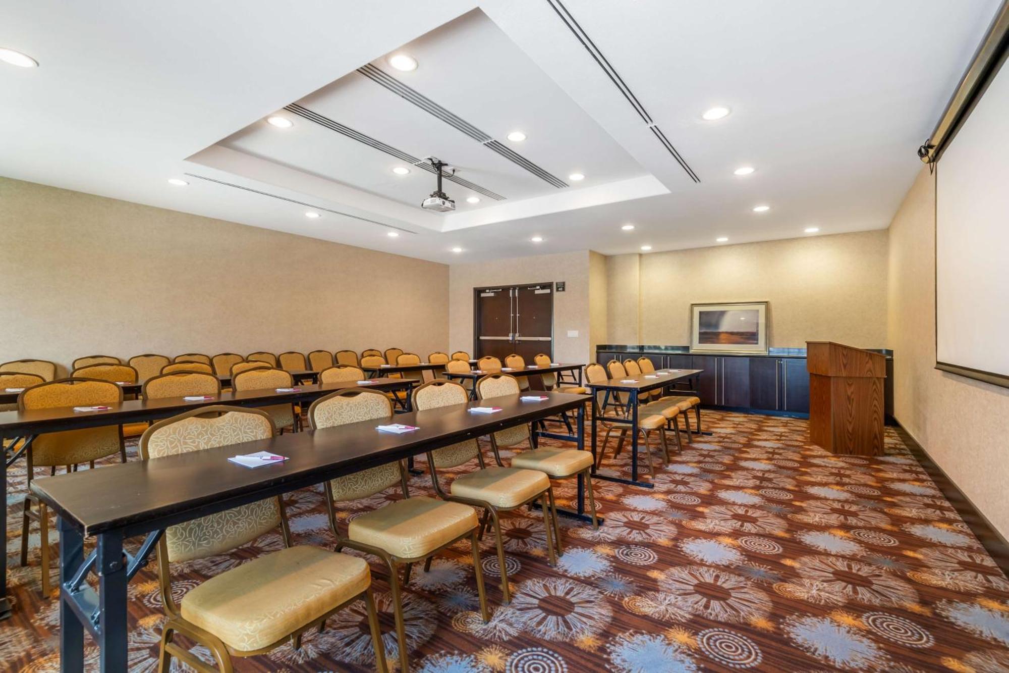 Best Western Plus Lytle Inn And Suites Exterior photo