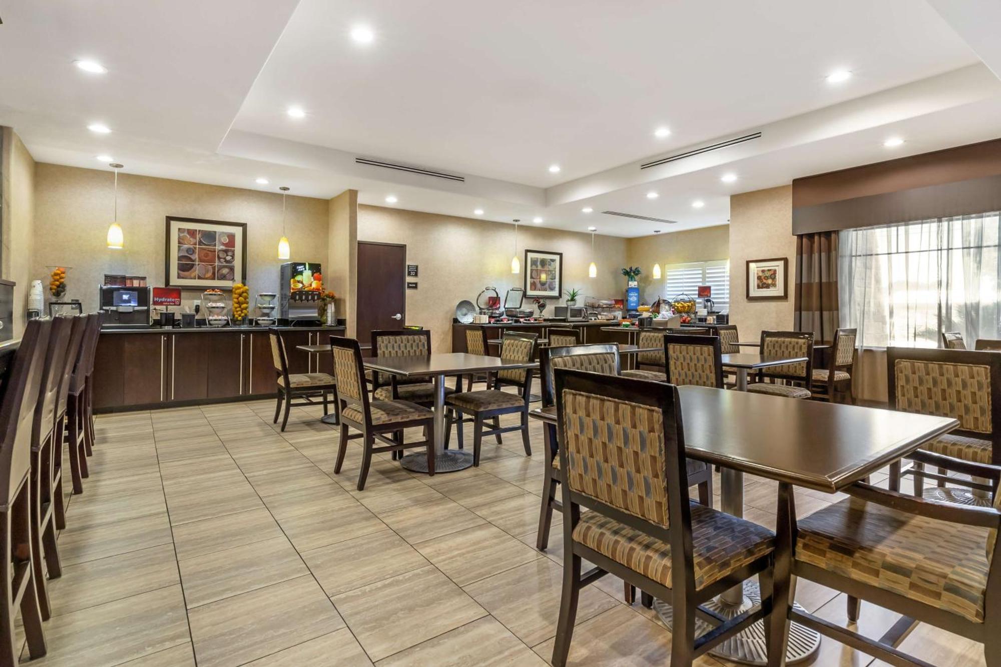 Best Western Plus Lytle Inn And Suites Exterior photo
