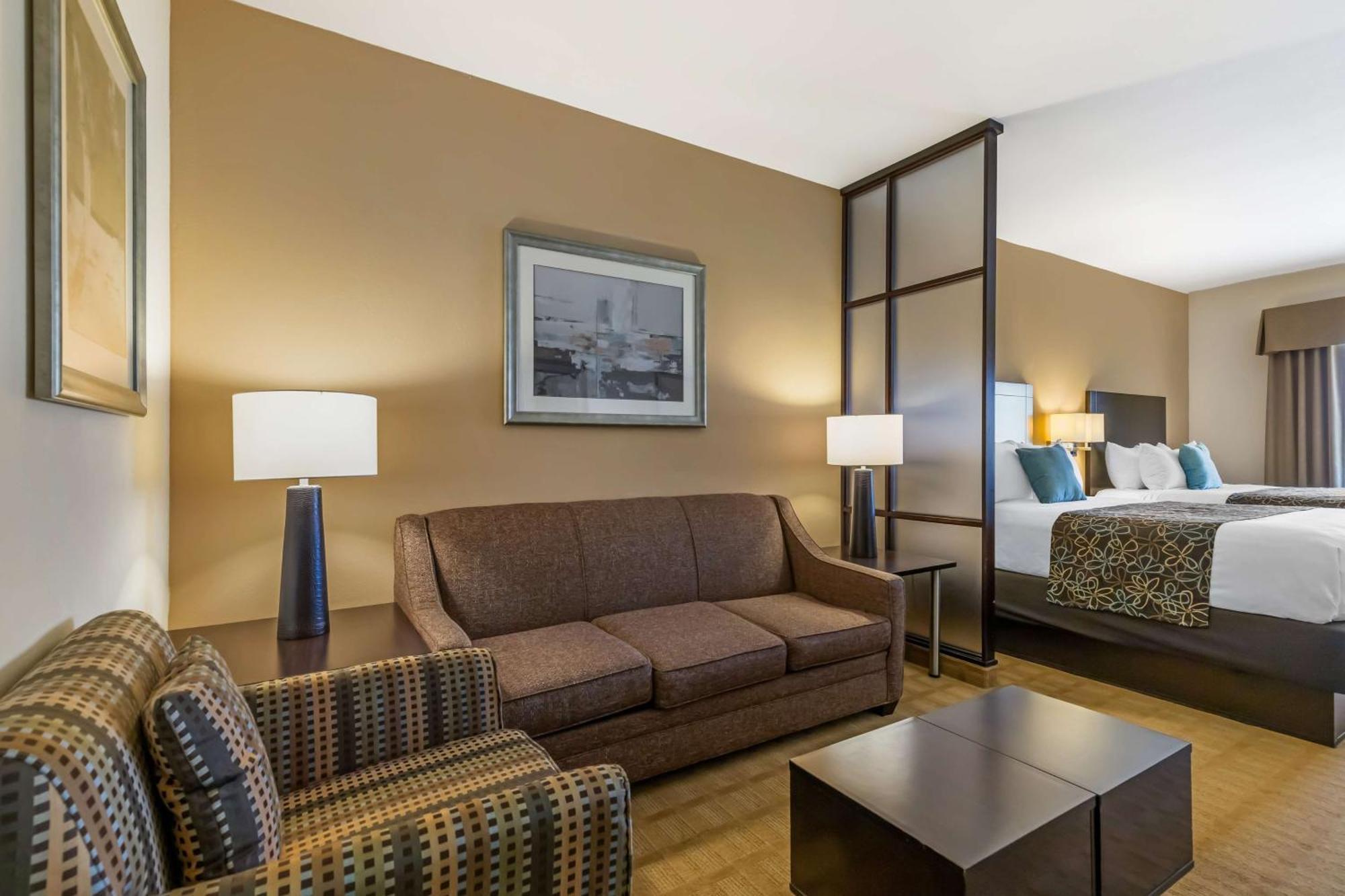 Best Western Plus Lytle Inn And Suites Exterior photo