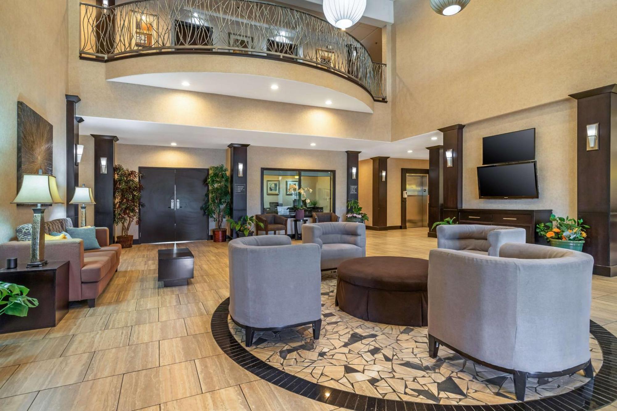 Best Western Plus Lytle Inn And Suites Exterior photo