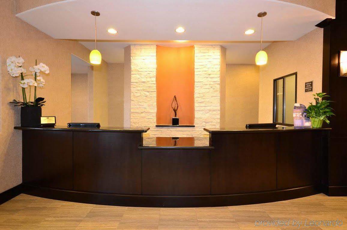 Best Western Plus Lytle Inn And Suites Exterior photo