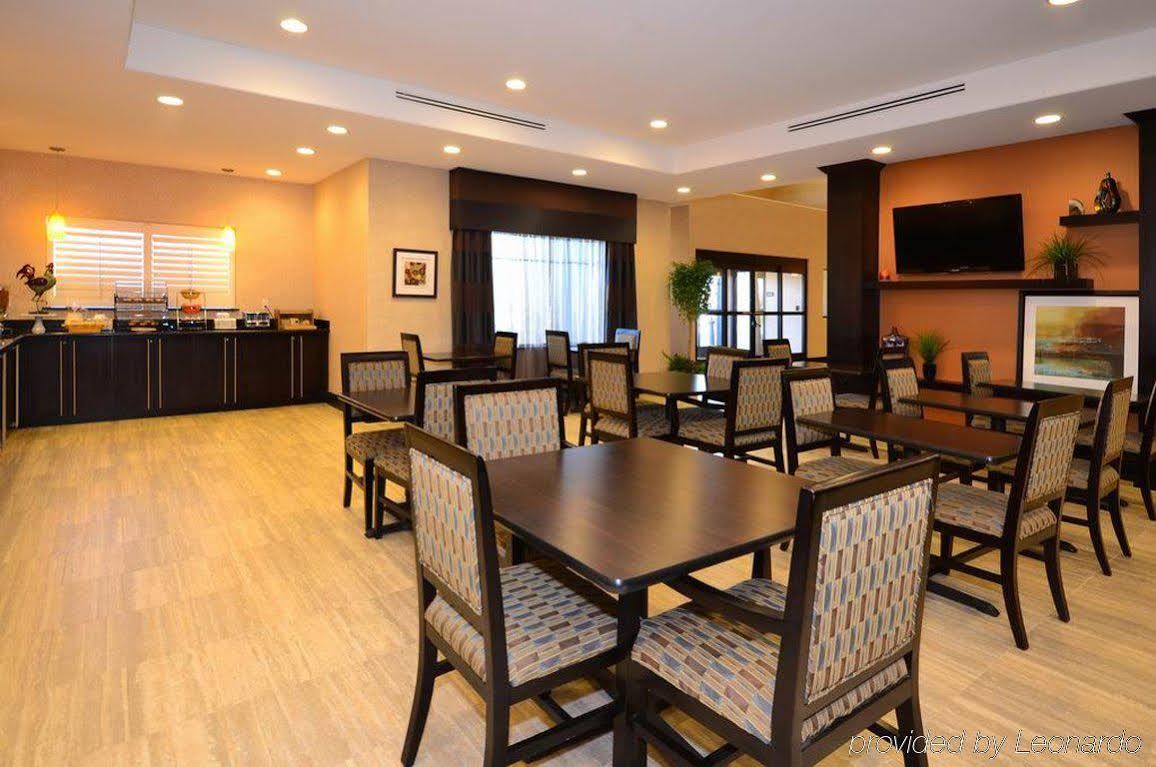Best Western Plus Lytle Inn And Suites Exterior photo